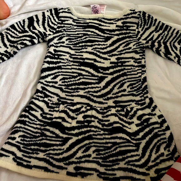 It’s a great for winter it’s even a WINTER DRESS - Picture 2 of 2